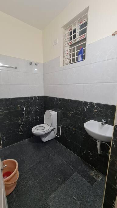 Willa Kamalam 2 Bhk - Non Ac Coimbatore Zewnętrze zdjęcie